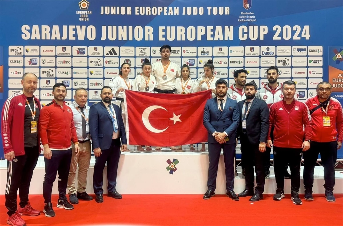 Türk sporcular Bosna Hersek’te Gençler Judo Avrupa Kupası’nda 12 madalya kazandı