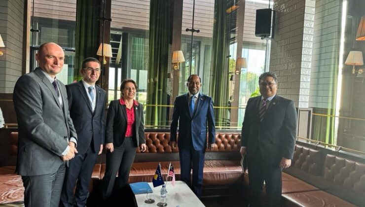 Kosova Dışişleri Bakanı, Antalya Forumu’nda Malezyalı Bakan ile görüştü