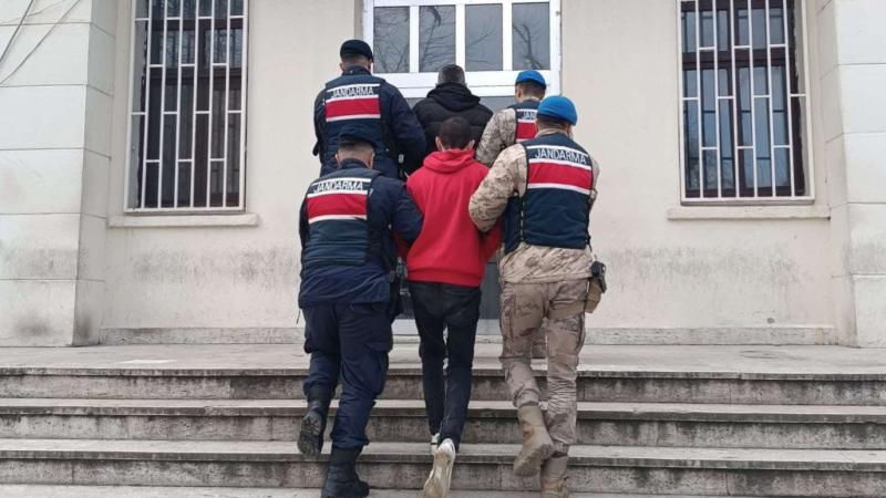 Edirne’de Yunanistan’a kaçarken yakalanan zanlı ile 2 insan kaçakçısı tutuklandı