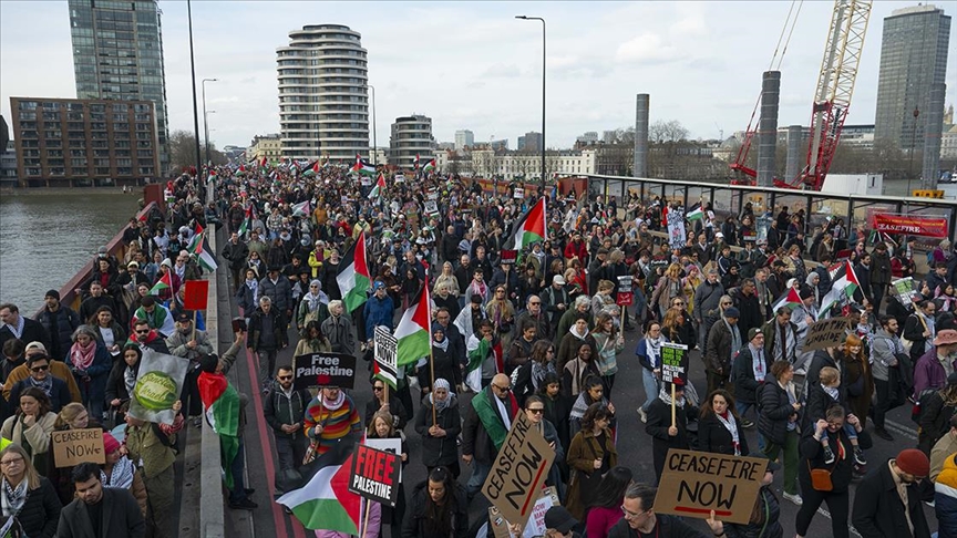 Avrupa’da binlerce kişi “Gazze’de ateşkes” çağrısıyla sokaklara indi