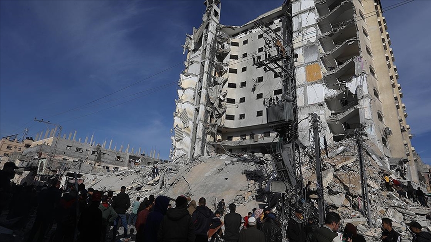 İsrail’in saldırılarını sürdürdüğü Gazze’de can kaybı 31 bin 45’e yükseldi