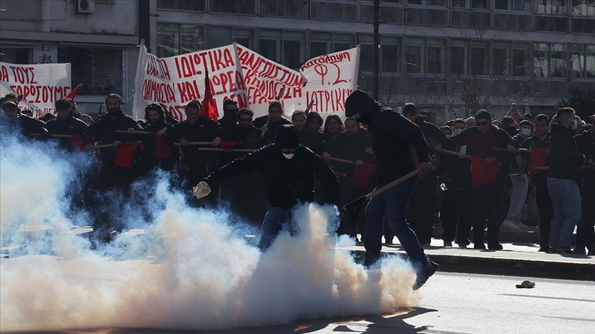 Yunanistan’da öğrenciler, özel üniversitelerin açılmasına imkan tanıyan yasayı protesto etti
