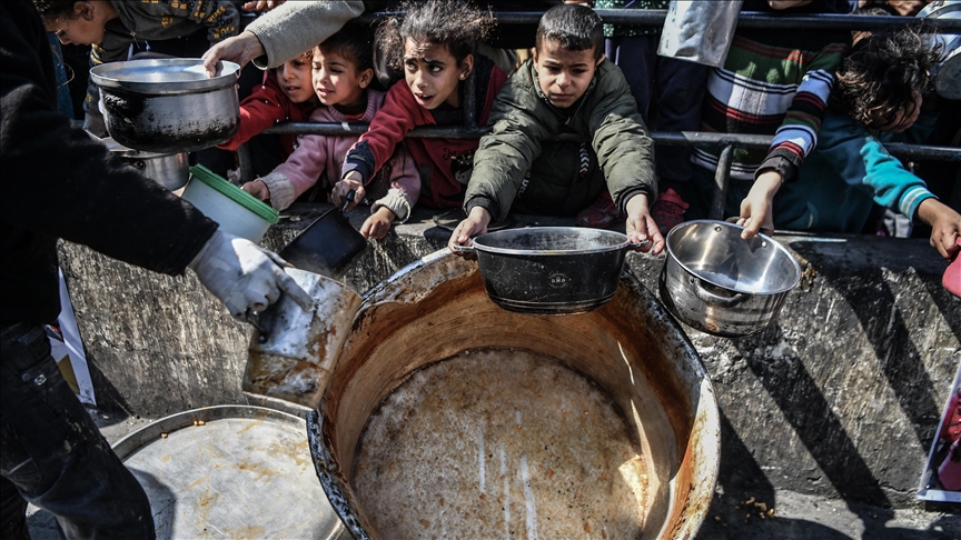 İsrail’in savaş silahı olarak kullandığı “açlık” Gazze’de 16 çocuğu öldürdü
