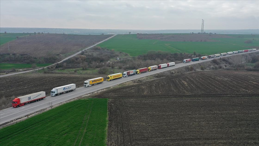 Türkiye’den Bulgaristan’a açılan Hamzabeyli Sınır Kapısı’nda 17 kilometrelik tır kuyruğu oluştu