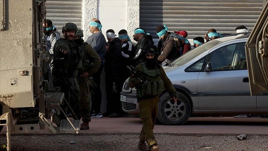 İsrail güçleri işgal altındaki Batı Şeria’da biri kadın 10 Filistinliyi gözaltına aldı