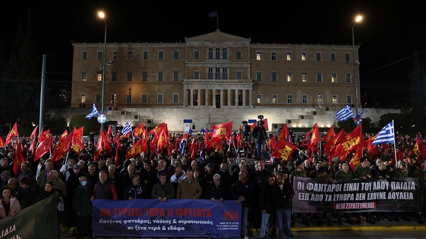 Yunanistan’da, ülkenin AB ve NATO askeri operasyonlarına katılmasına karşı eylem düzenlendi