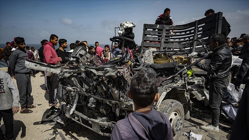 İsrail ordusu, Gazze’de insani yardım bekleyenlere saldırdı, çok sayıda kişi öldürüldü