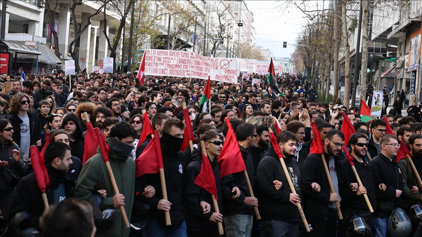 Yunanistan’da hükümetin özel üniversite kurulmasına yönelik planı protesto edildi
