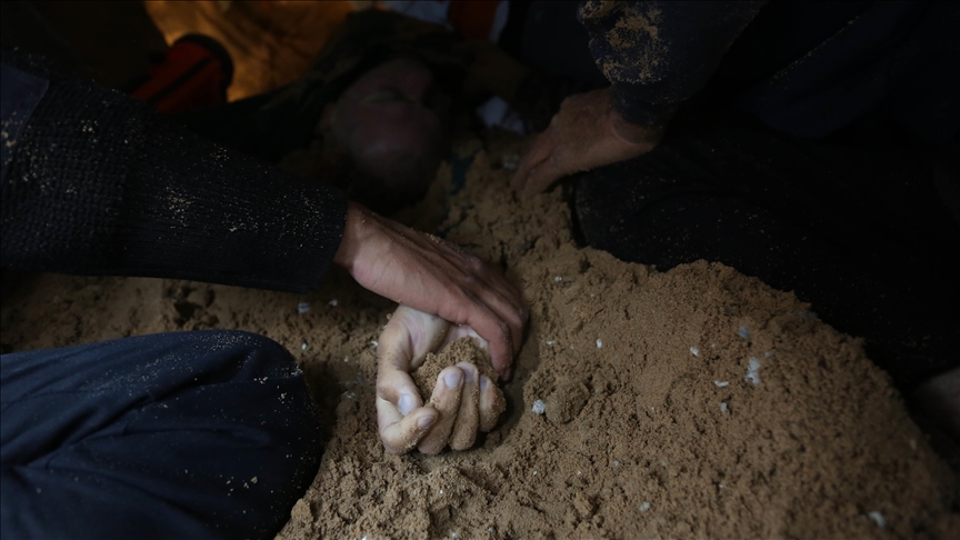 İsrail ramazanın ilk gününde Gazze’ye düzenlediği saldırılarda çok sayıda Filistinliyi öldürdü