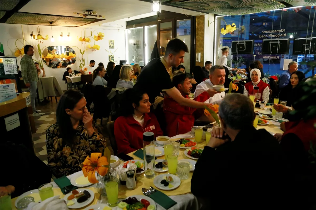 Türk Kızılay, Bosna Hersek’te gönüllüleriyle iftar programı düzenledi