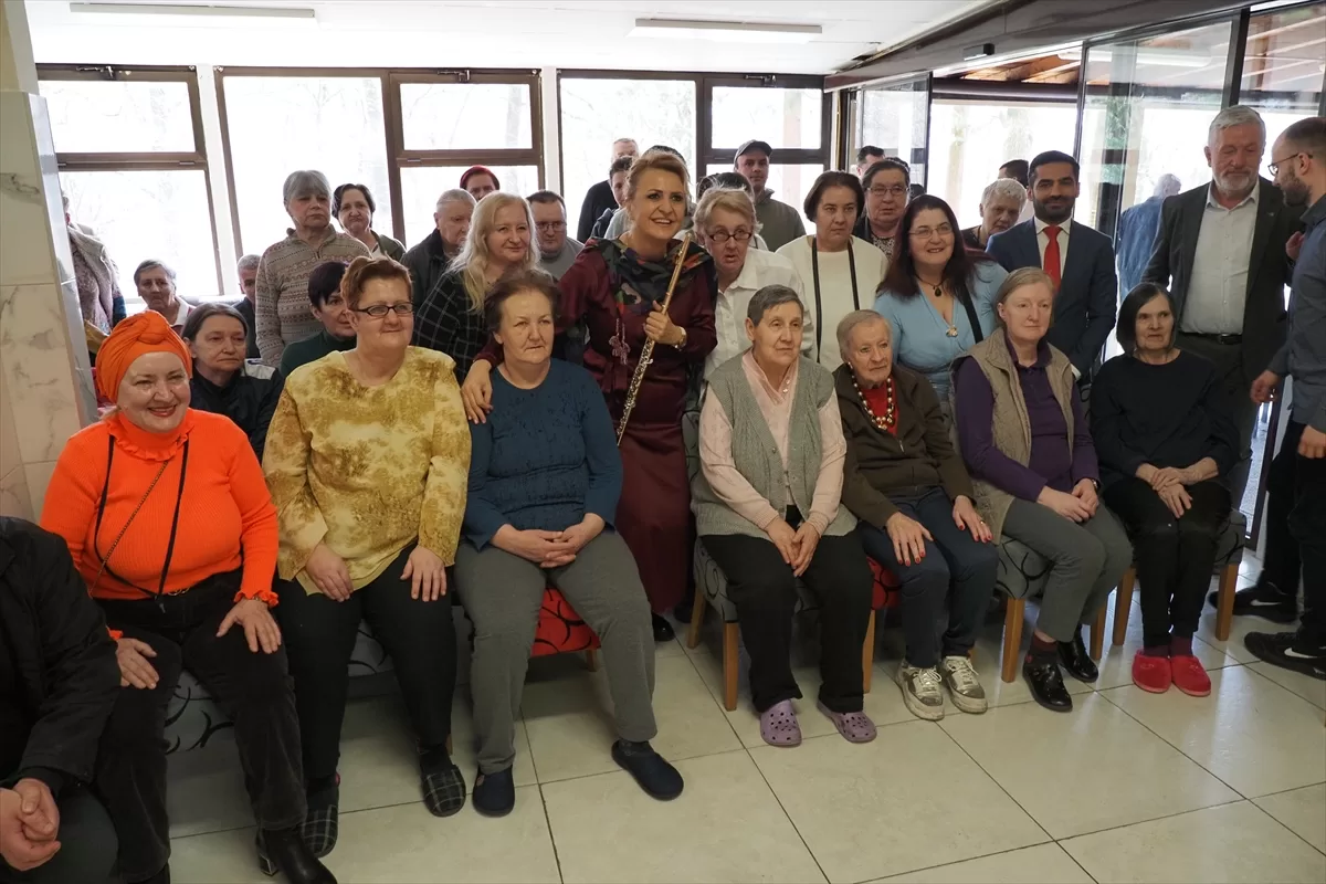 Türk sanatçı Bayramoğulları’ndan, Bosna Hersek’te yaşlı ve engellilere flüt dinletisi