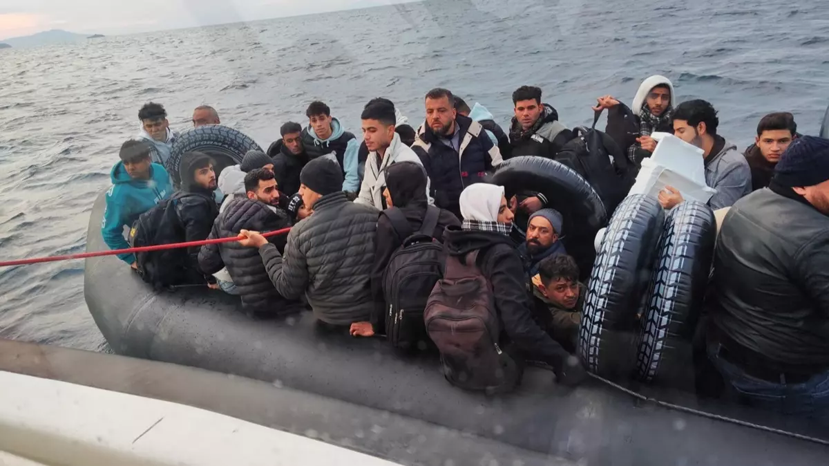Yunanistan unsurlarınca Türk kara sularına itilen göçmenler kurtarıldı