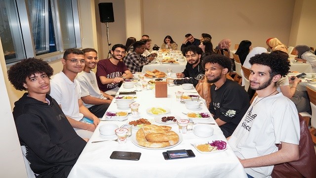 Balkanlar’dan Türkiye’ye öğrenime giden öğrenciler ülkelerindeki ramazan coşkusunu anlattı