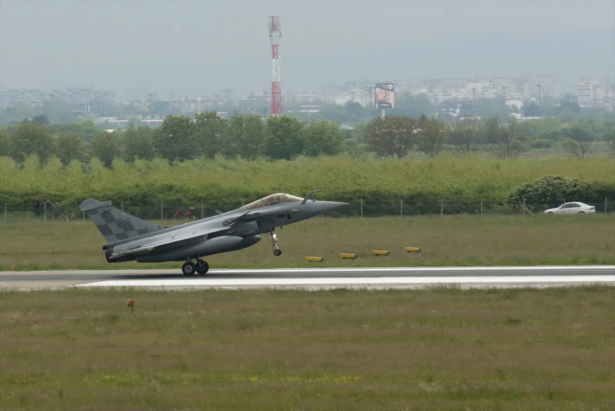 Hırvatistan Rafale savaş uçaklarını teslim alıyor