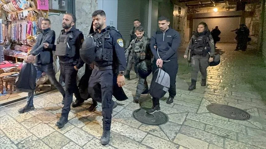 İsrail polisi Mescid-i Aksa’da Kadir Gecesi’nde ibadet edenlere saldırdı