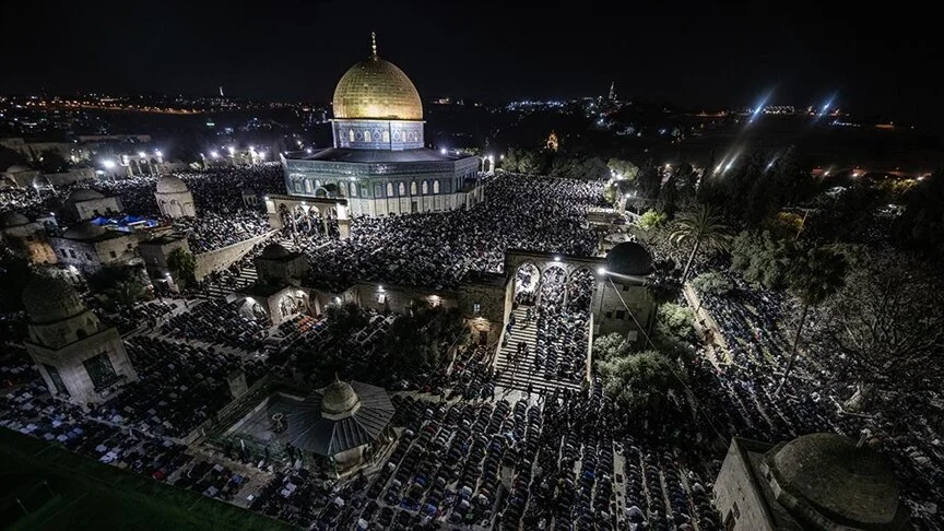 Filistin’de 200 bin Müslüman, Kadir Gecesi’ni Mescid-i Aksa’da ihya etti
