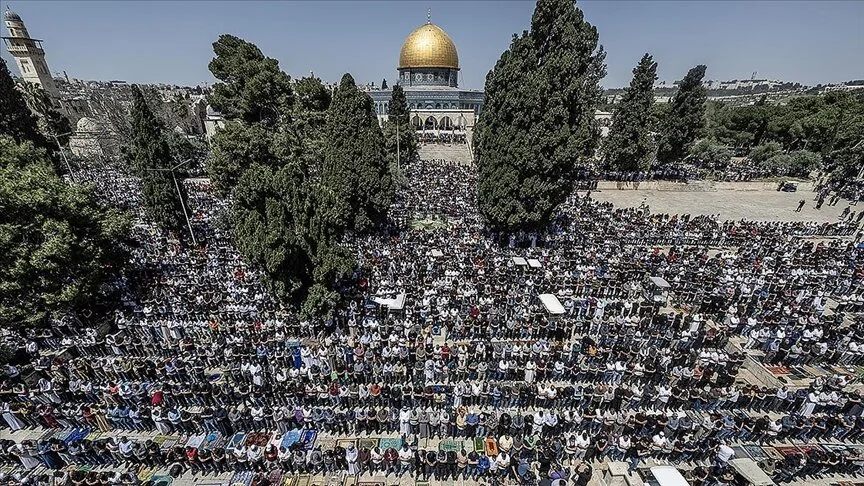 Mescid-i Aksa’da 120 bin Müslüman ramazanın son cuma namazını kıldı