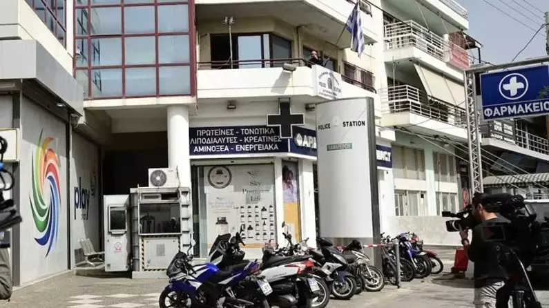 Yunanistan’da karakolun önünde yaşanan kadın cinayeti ülkeyi ayağa kaldırdı