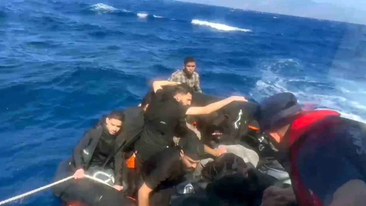 Yunanistan’ın ihlali devam ediyor: 27 göçmen daha Türk Sahil Güvenlik tarafından kurtarıldı