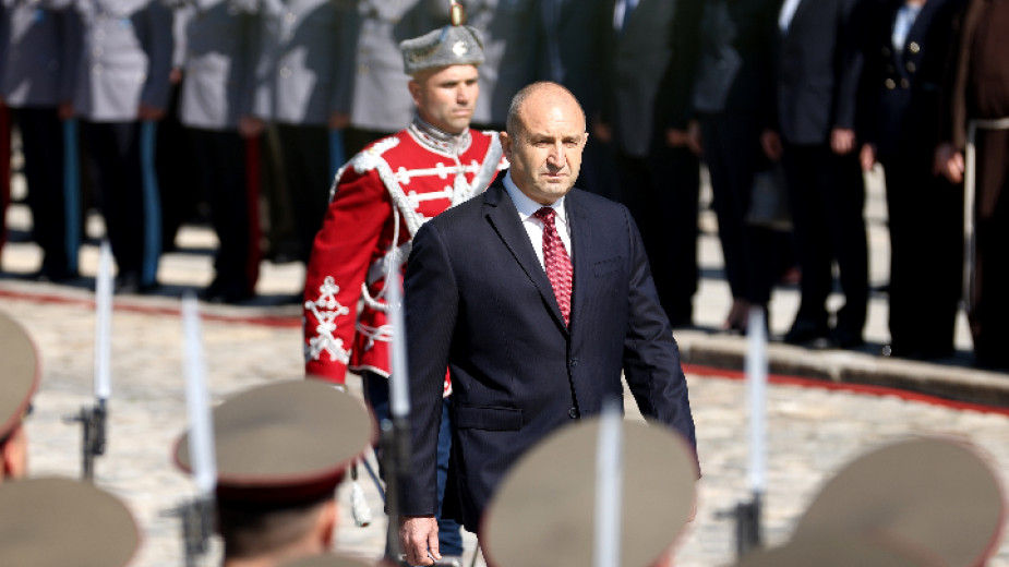 Bulgaristan Cumhurbaşkanı Rumen Radev: Kriz, savaş ve belirsizlik zamanlarında Bulgar Ordusunu ihmal etmeyi göze alamayız