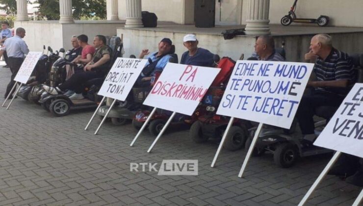 Gilan’da engelliler protesto düzenledi