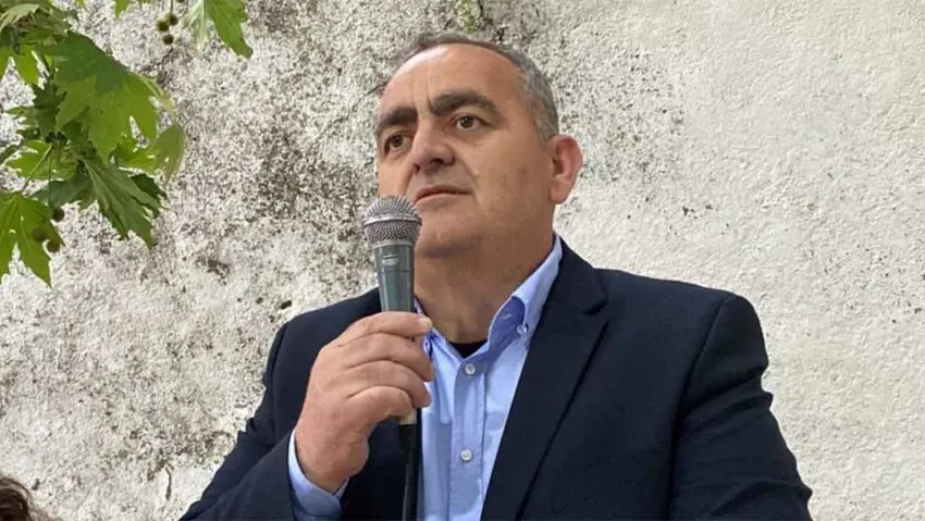 Arnavutluk’ta tutuklu Yunan belediye başkanı AP’de yemin edecek