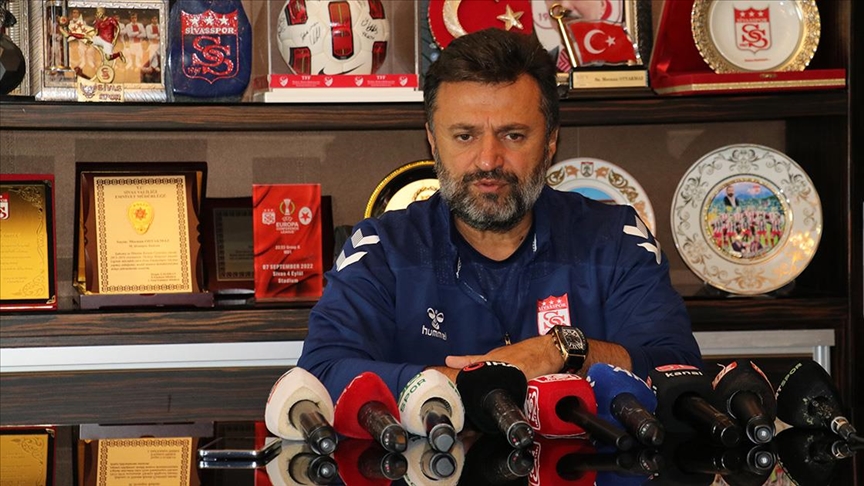 Sivasspor, Arnavut futbolcu Manaj için gelen tekliflerden memnun değil