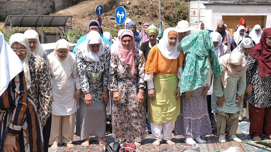 Bosna Hersek’te savaşta yıkılan tarihi Sinan Bey Camisi yeniden yapılarak ibadete açıldı