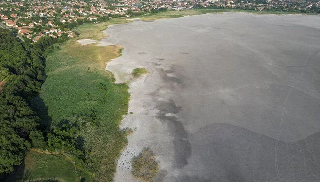 Sırbistan’da aşırı sıcaklar etkili: Rusanda gölü kurudu