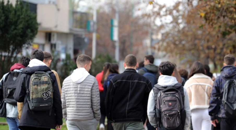 “Yabancı dil hariç tüm derslere ait ders kitapları olacak”