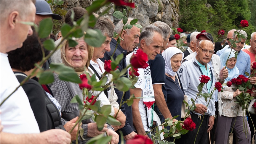 Bosna Hersek’teki savaşta Koricanske kayalıklarında kurşuna dizilen 224 kurban törenle anıldı