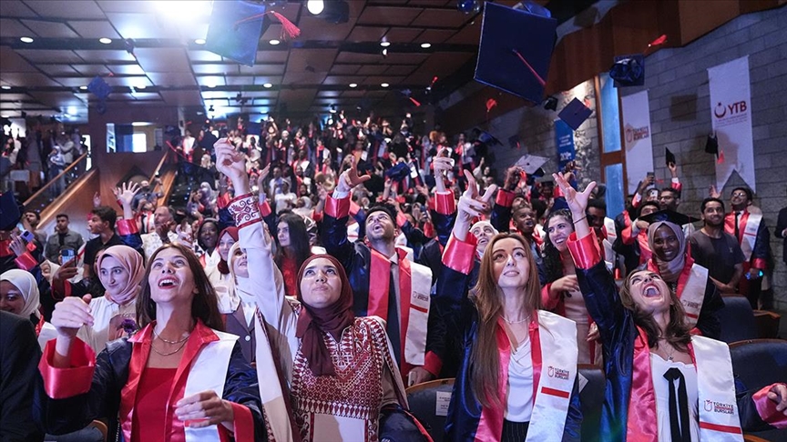 Türkiye burslarından yararlanan “gönül elçisi” öğrenciler Türkiye’ye teşekkür etti