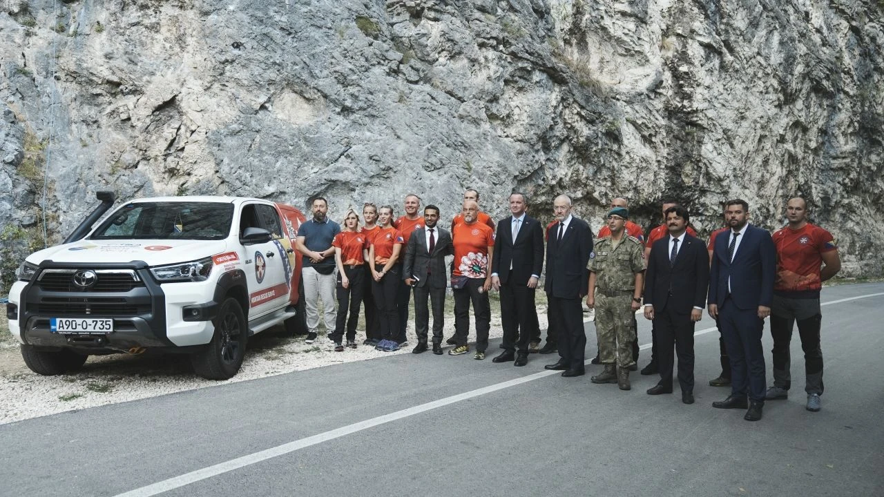 TİKA, Bosna Hersek’e arama kurtarma faaliyetleri için araç teslim etti