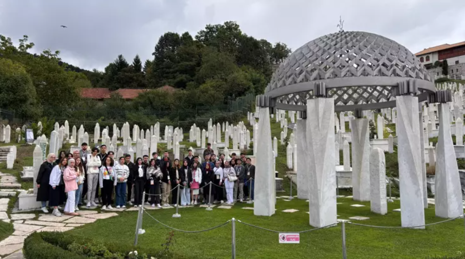 Sultangazili başarılı öğrencilere Bosna Hersek turu düzenlendi