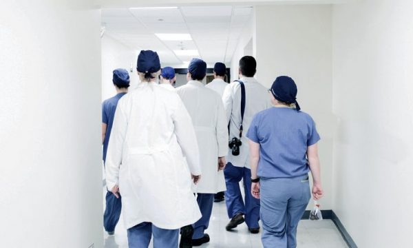 Kosova’ya dönen doktor sayısı, ayrılanlardan daha fazla