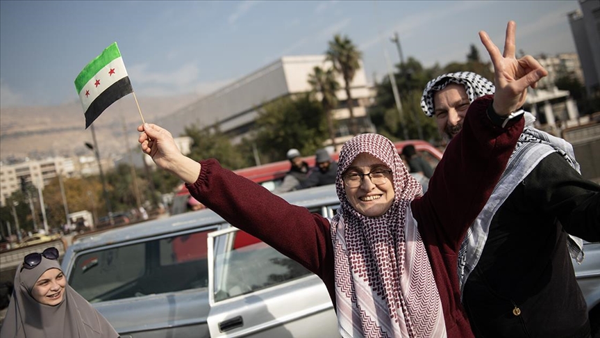 Dünya medyası Suriye’de 61 yıllık Baas rejiminin çöküşünü manşete taşıdı