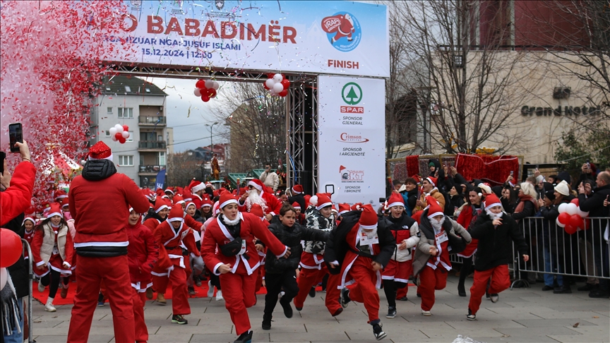 Priştine’de Noel Baba koşusu