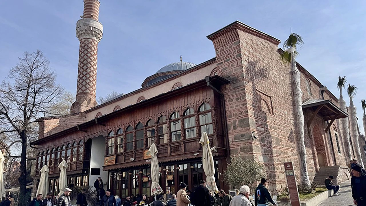 Bulgaristan’da Cuma Camii’ne yönelik 2014’teki saldırı sonrası başlatılan “Hoşgörü Kahvesi” geleneği yaşatılıyor