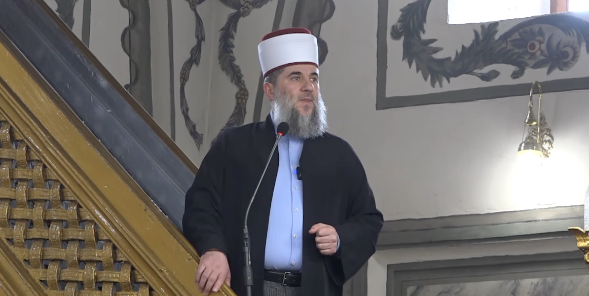 Makedonya, İsa Bey Camii Hatibi Muarem İsmaili’nin cuma hutbesini konuşuyor