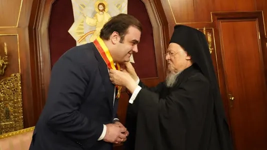 Yunan Bakan Piyerakakis’e Bartholomeos’tan ödül