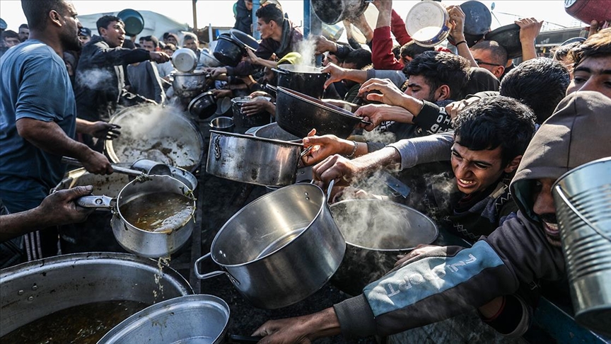 Gazze’de Filistinlilere yönelik tehditlerini artıran İsrail, yeni bir “açlık dalgası” oluşturmak istiyor