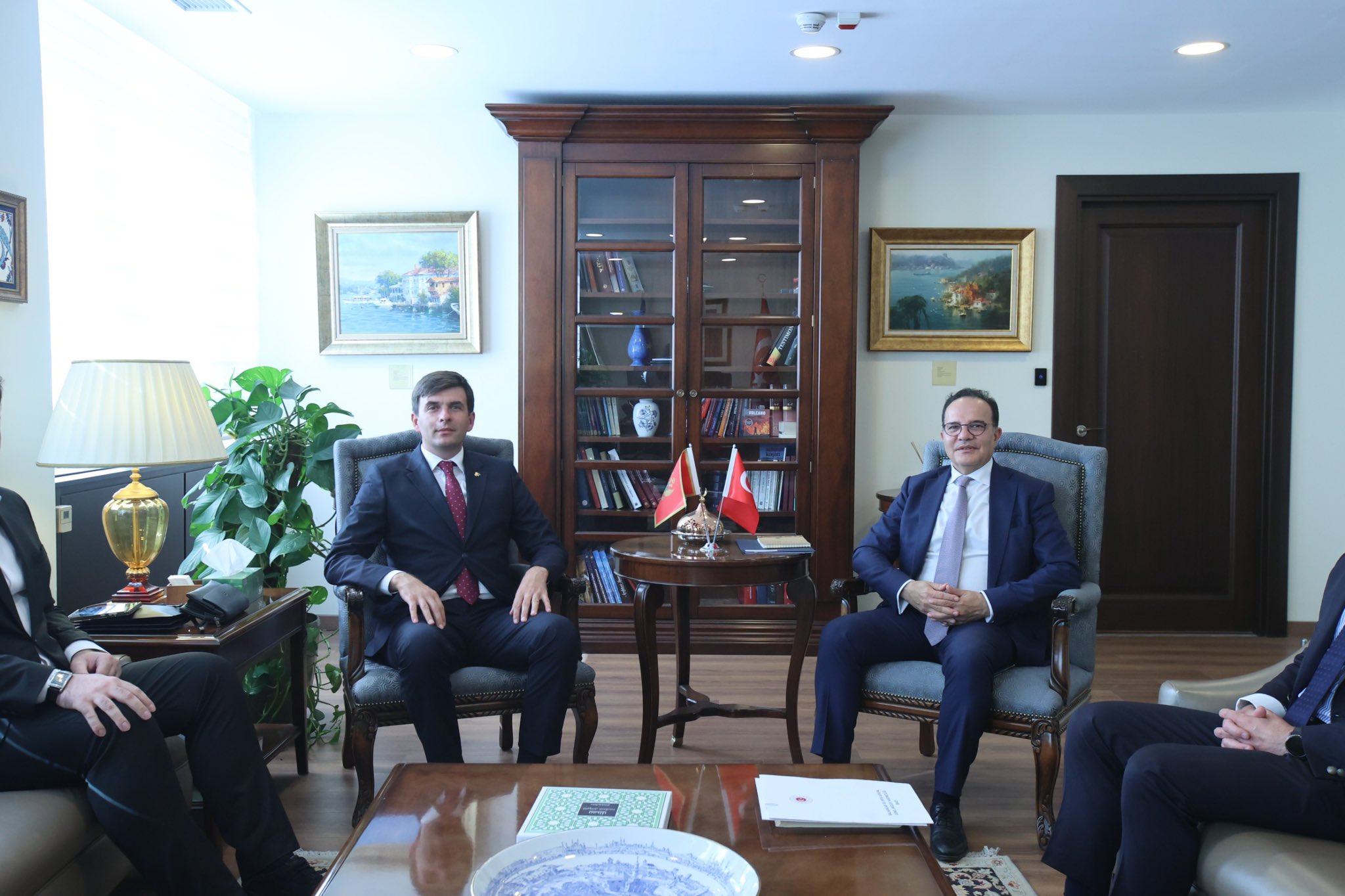 Dışişleri Bakan Yardımcısı Bozay, Karadağ’ın Diaspora Bakanı Azemovic ile görüştü