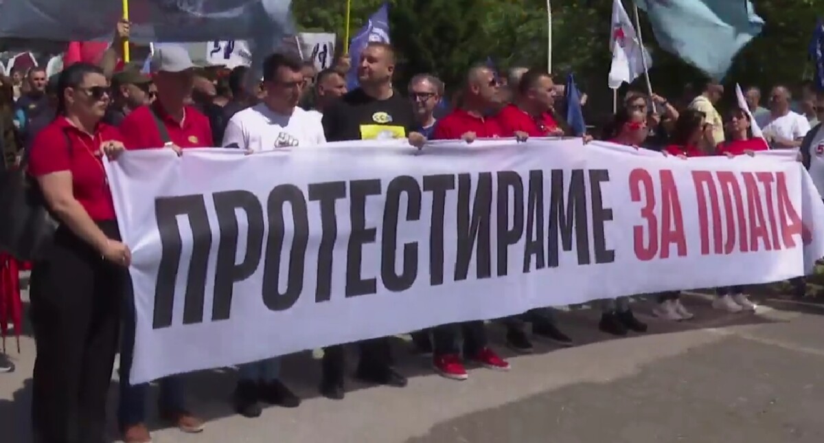 Sendikacılar Üsküp’teki protestoda asgari ücretin 500 avroya çıkartılmasını talep etti
