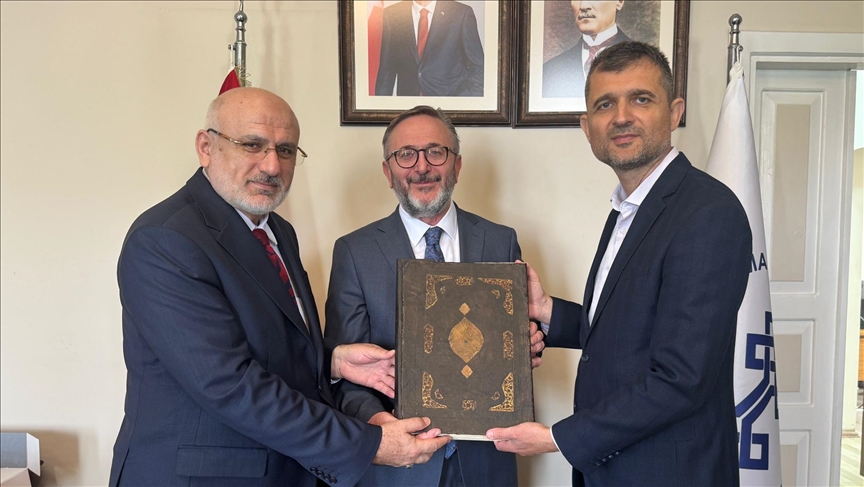 Karadağ’dan getirilen Memlükler dönemine ait Kur’an-ı Kerim, İstanbul’da restore edildi