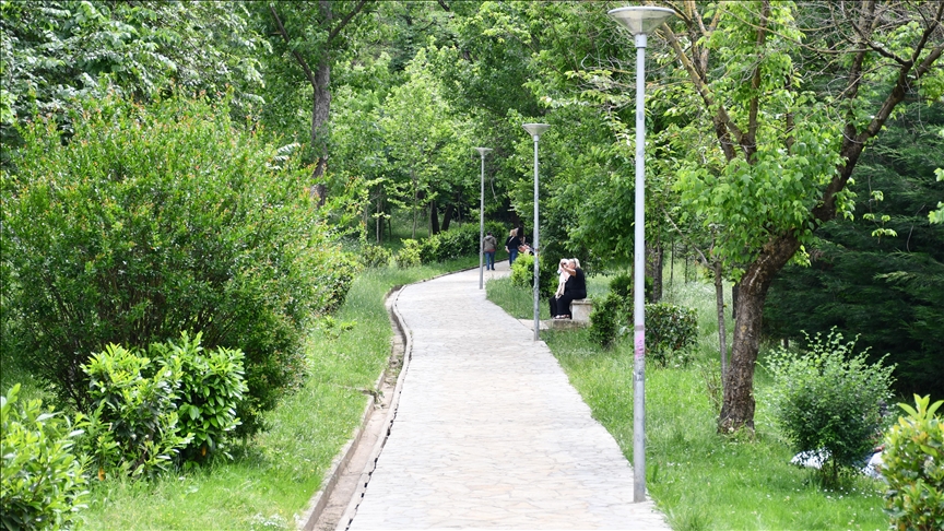 Arnavutluk’taki Büyük Göl Parkı “başkent Tiran’ın akciğeri” olarak nitelendiriliyor