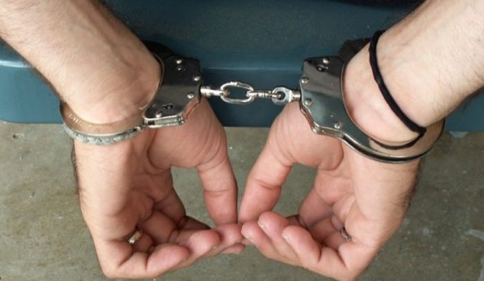 Arnavutluk vatandaşı polis memurlarına rüşvet vermeye teşebbüs ettiği gerekçesiyle tutuklandı