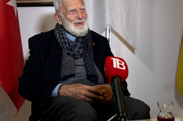 “Akıl çok büyük bir lütuf, ama aynı zamanda korumasız; aklı, iman korur”