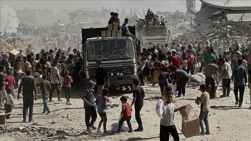 İsrail ile varılan ateşkesin ardından Gazze’ye insani yardım tırlarının girişi başladı