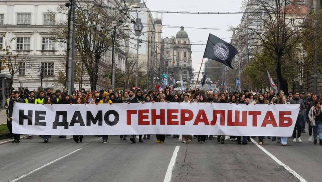 Sırbistan’da özel kanunla alınan eski genelkurmay binasının yıkım kararına tepki