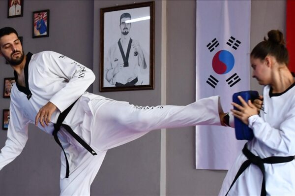 Hem kendisi hem sporcusu Bosna Hersek’teki turnuvada madalya mücadelesi verecek